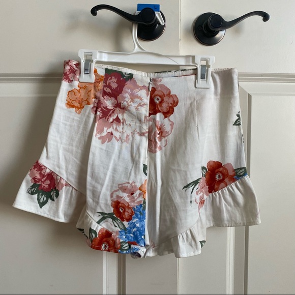 White Floral Shorts - Picture 4 of 10